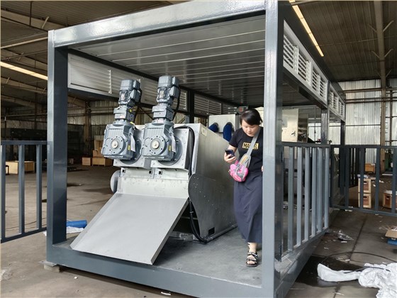 疊螺機(jī)濃縮機(jī)(1) 疊螺機(jī)濃縮機(jī)(1)